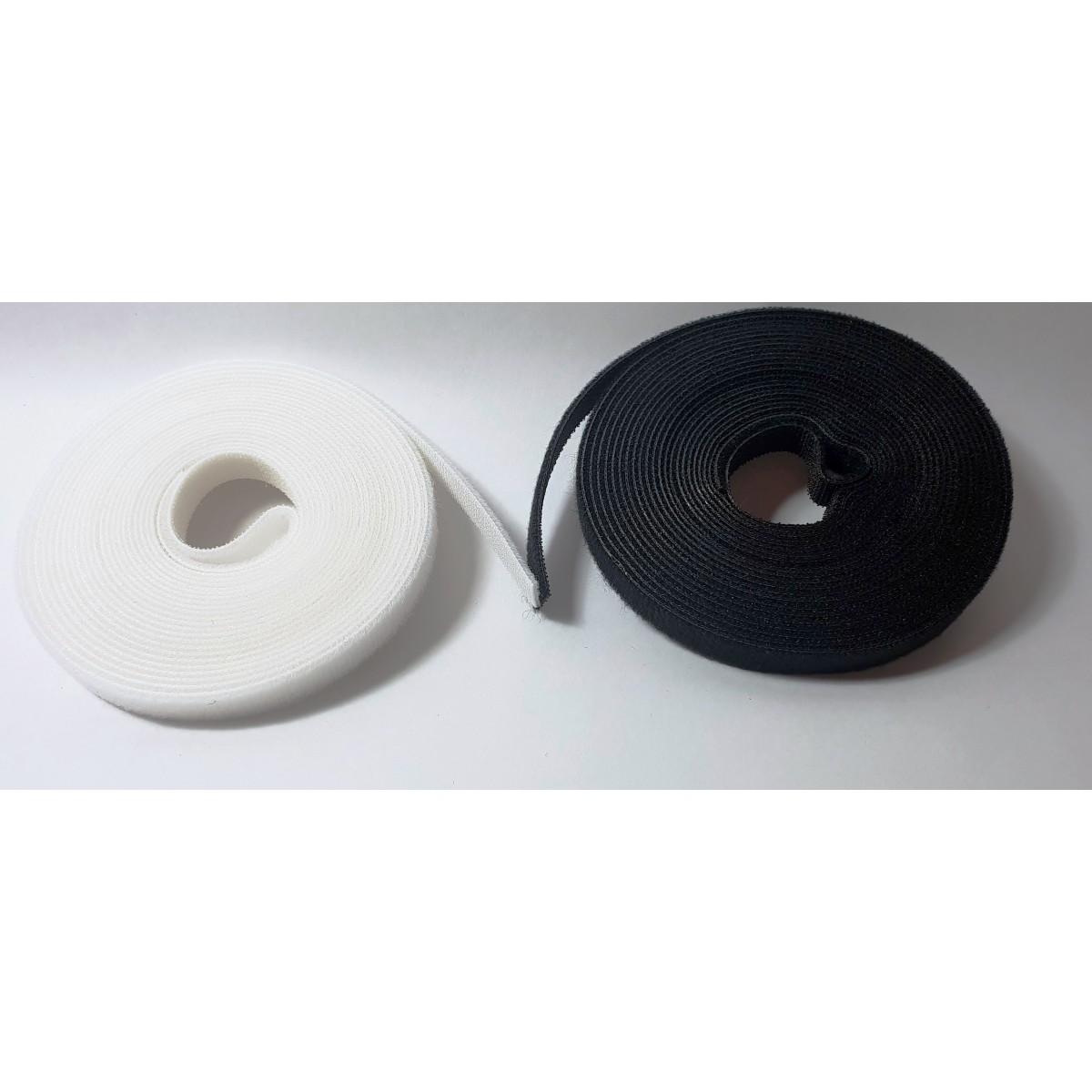 FORMAT Klettkabelbinder 5er Pack – Wiederverwendbar, 180 Mm Lang, 12 Mm Breit, Schwarz Aus Nylon